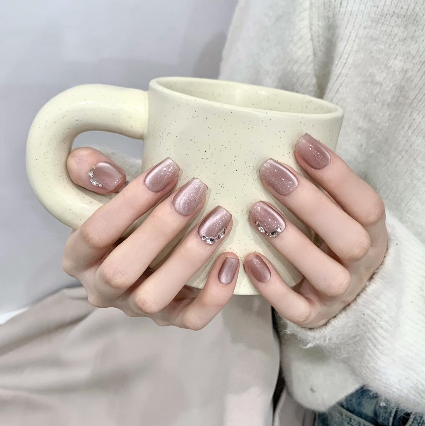 Gentle Bean Paste Cat Eyes Handmade Press On Nail