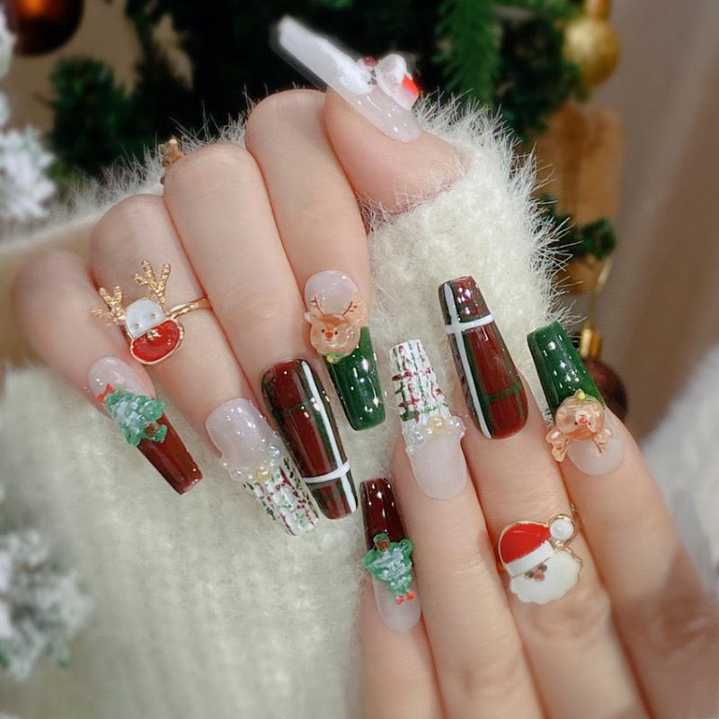 Santa Claus Christmas Nails